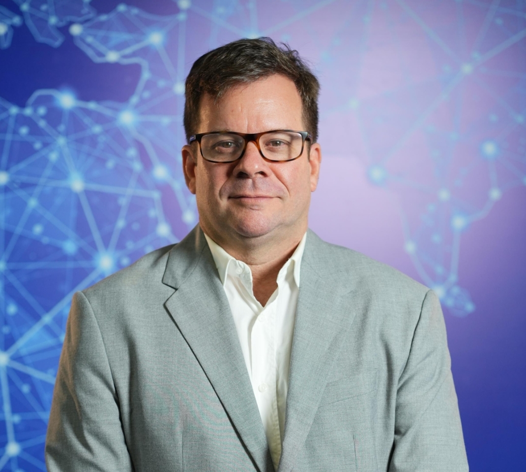 Dr. Rodrigo Brasileiro em seu consultório